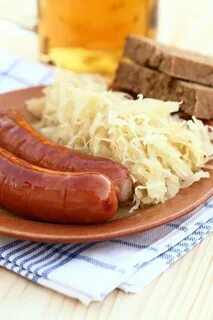 Сосиски с капустой по немецки