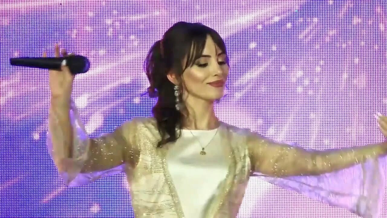 Аварская певица зайнаб махаева. Махаева акушинка. Зайнаб махаева в камеди клаб. Зайнаб махаева 2018. Музикаи гитинал гитинал.