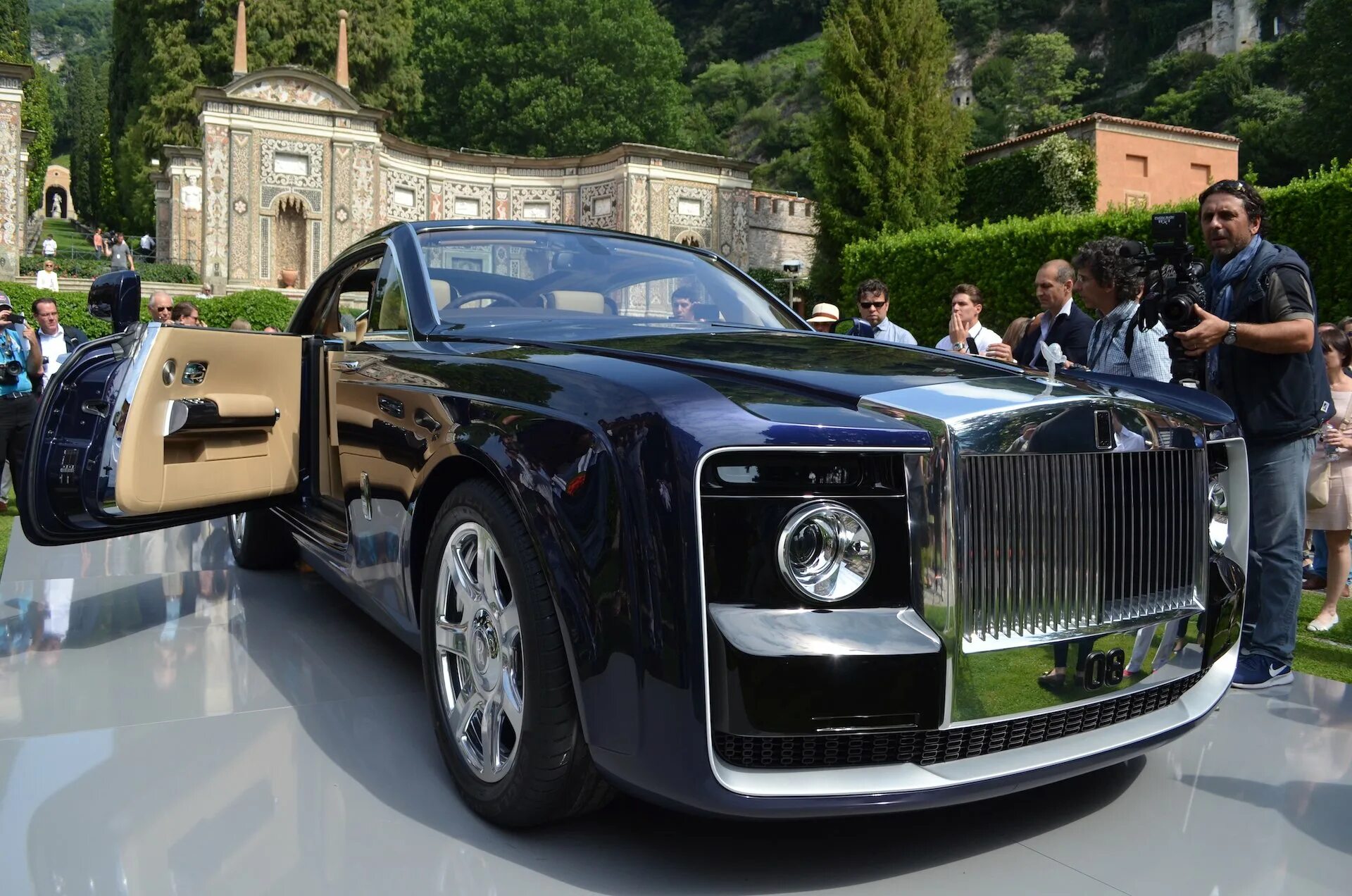 Ремонт больших автомобилей. Rolls-Royce Sweptail. Rolls-Royce Sweptail 2017. Роллс Ройс Sweptail 2021. Rolls Royce Sweptail 2022.