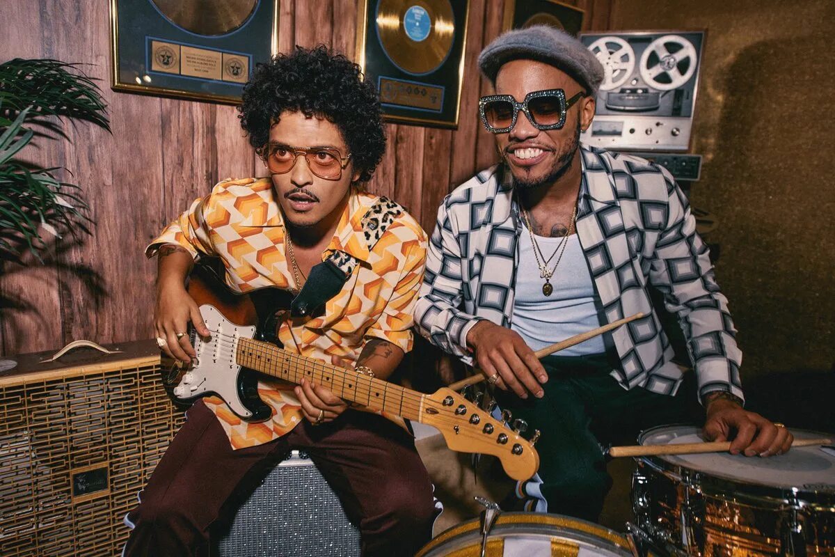 Bruno mars anderson. Anderson paak. андерсон пак и бруно марс. bruno mars silk sonic. bruno mars anderson paak.