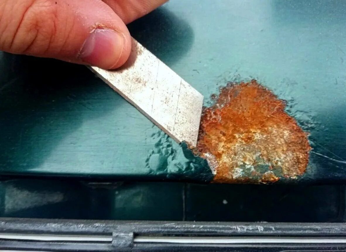 Обработка ржавчины на кузове автомобиля. Устранение ржавчины на авто. Зачистка кузова от ржавчины. Преобразователь ржавчины с ортофосфорной кислотой. Как убрать ржавчину с машины.