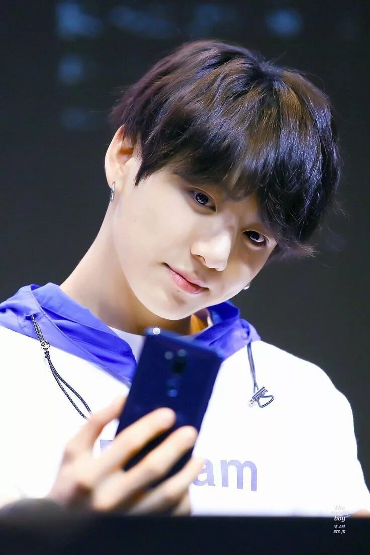Кайо бтс. Чон гук из бтс. Чонгук из bts. Номер телефона гука. Чон чонгук.