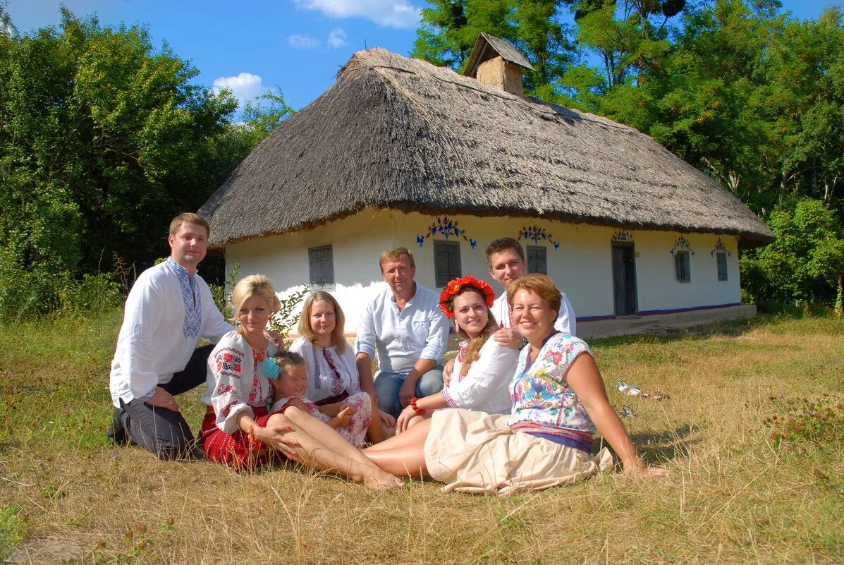 Есть родственники на украине. Украинская семья. Белорусская семья. Свадьба на Западной Украине. Традиционная белорусская семья.