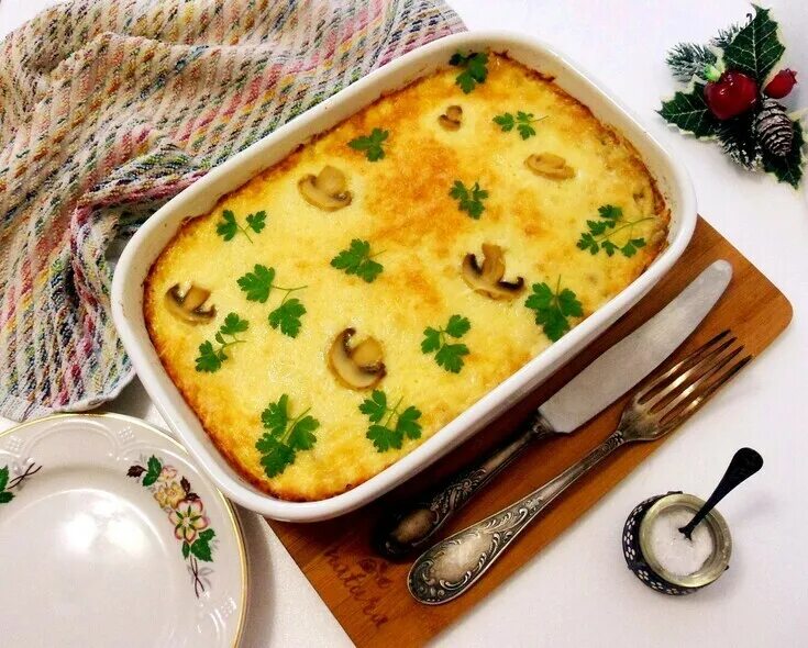 Жульен с курицей и грибами в духовке в горшочках. Жульен с картофелем и грибами в духовке. Жульен грибной с курицей. Жульен с картофелем и грибами в духовке. Жульен с картофелем и грибами в духовке.
