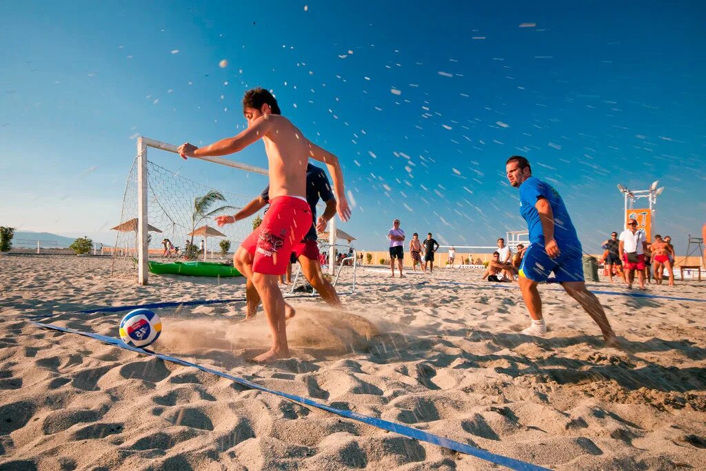 Beach soccer world. Пляжный футбол. Футбол на пляже. Футбол на песке. Развлечения на пляже.