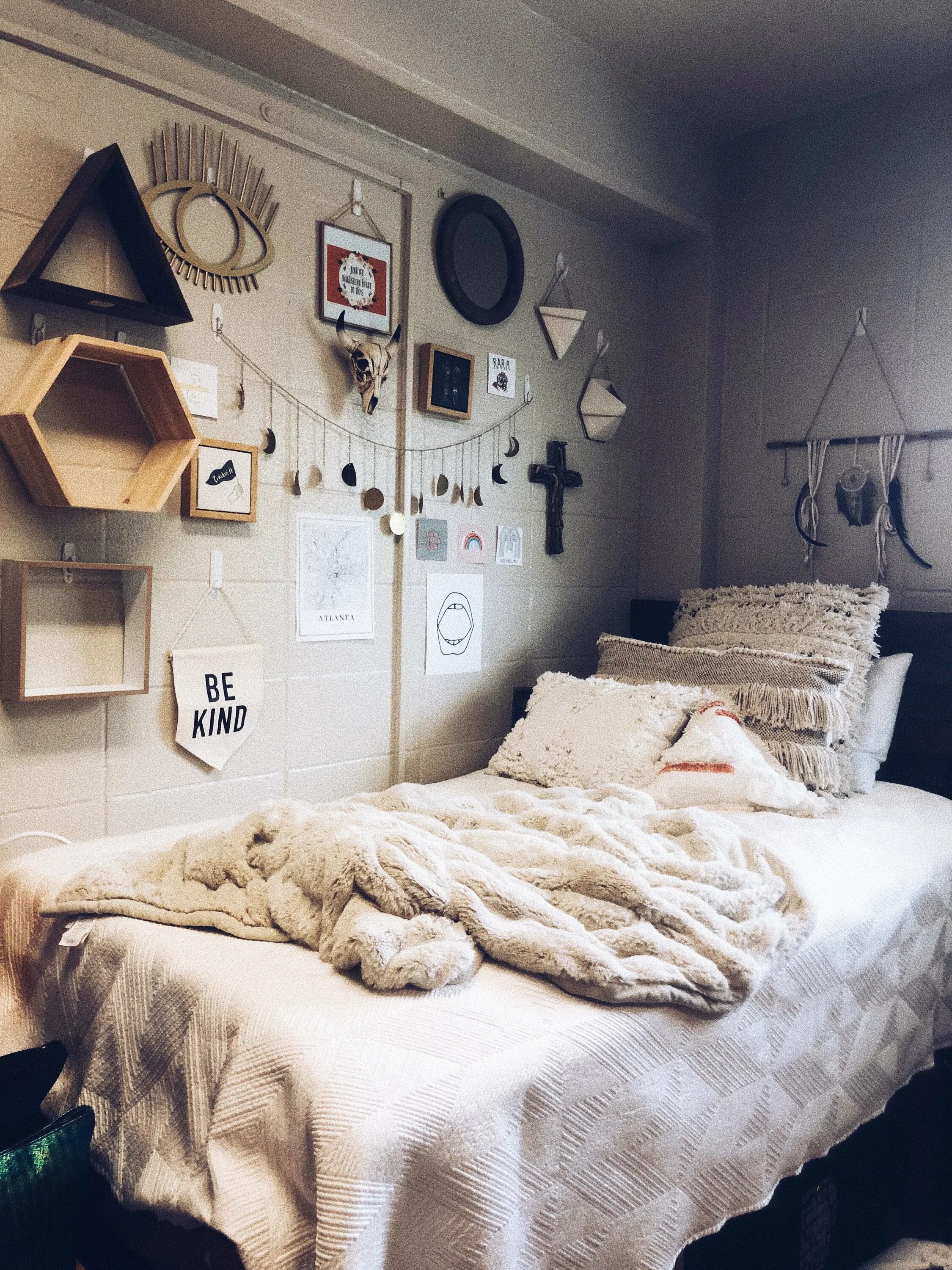 Уютная комната. Эстетичный интерьер комнаты. Уютный декор спальни. Эстетичная комната. Комната эстетика.