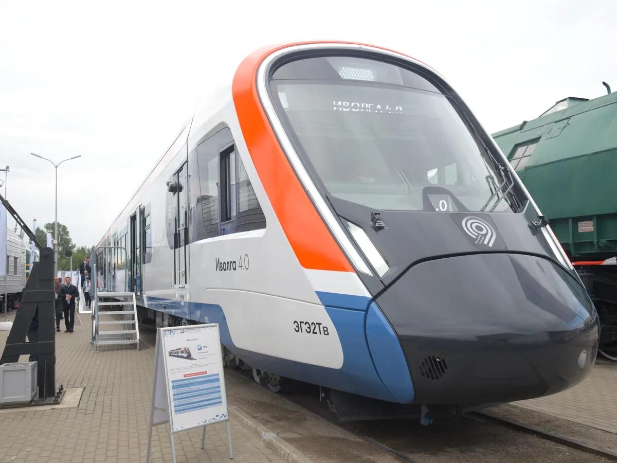 Локомотив фото поезд. Иволга электропоезд сбоку. Поезд trenitalia regionale. Иволга 4. Поезд сокол-250.