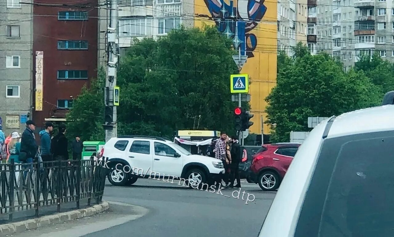 Мурманск чп сегодня. Баумана 8 Мурманск. Перекресток Кольский Баумана. Авария в Мурманской области.