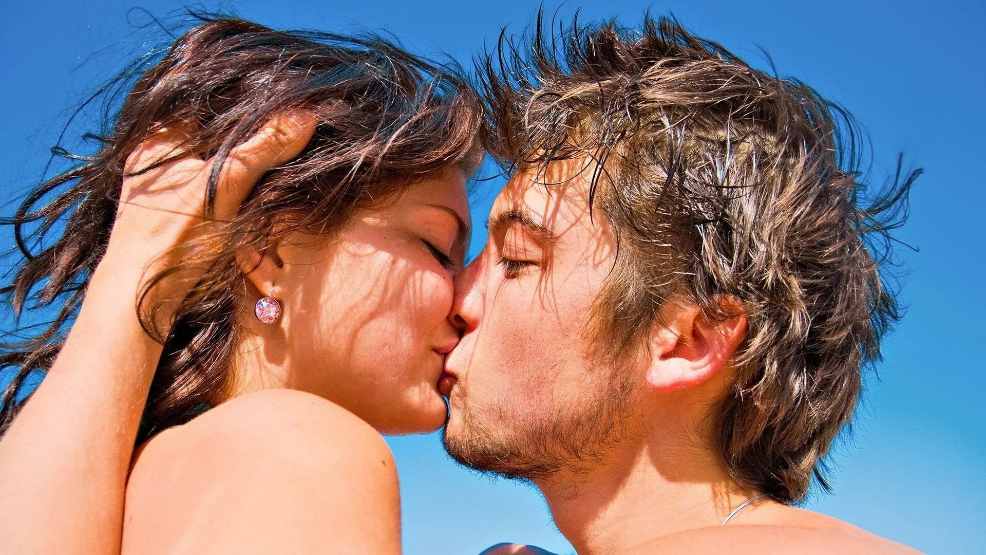 Люб 1. Поцелуй фото. Красивый поцелуй. Мужчина и женщина любовь. Поцелуй мужчины и женщины.