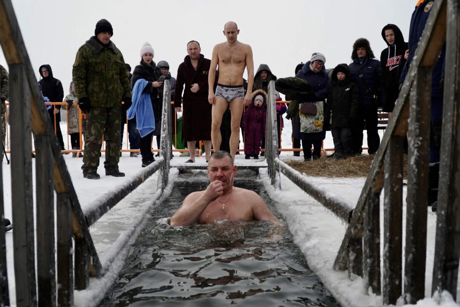 купание на крещение. крещение в нурсултане. крещение господне в иордане. новости крещение. крещение господне (богоявление) 19 января 2022 года.