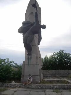 Памятник 1942