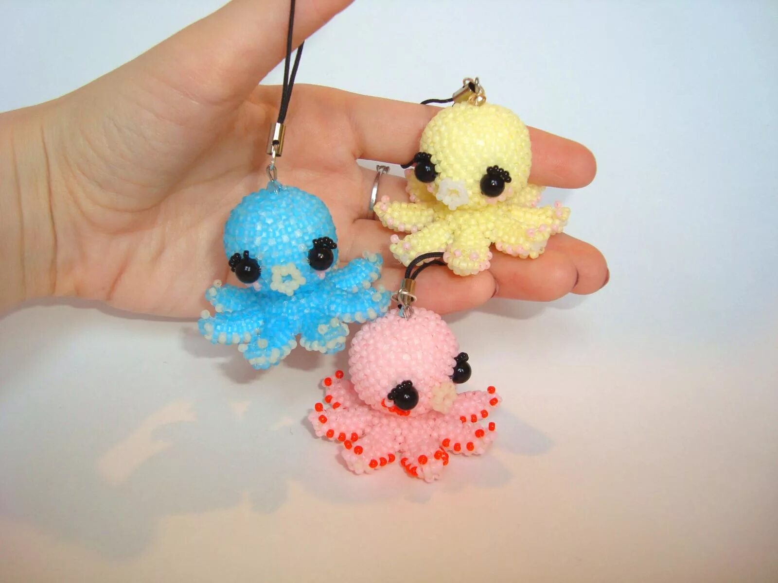 идеи амигуруми из бисера. фигурки из бисера амигуруми. зверьки из бисера. рыба амигуруми из бисера. идеи амигуруми из бисера.