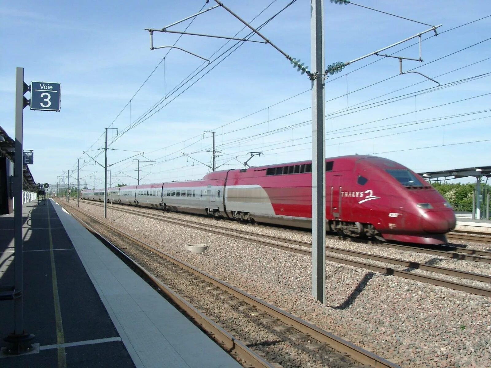 Поезда Thalys скоростные. Скоростной поезд TGV Франция. Скоростной поезд TGV. Высокоскоростные поезда Франции TGV.