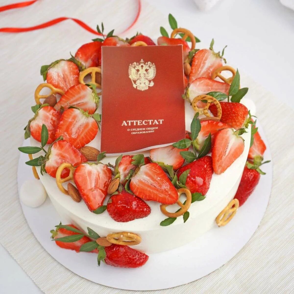 Торт с аттестатом. Торт «выпускнику». Торт с аттестатом. Торт с аттестатом на выпускной 11. Заказные торты.