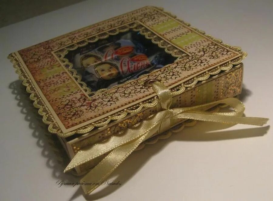Поделки из конфетных коробок. Ноутбук из конфетной коробки. Поделка из конфетной коробки. Панно из конфетной коробки. Что можно сделать из под коробки конфет.
