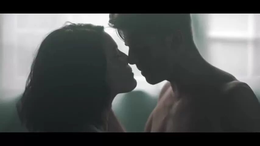 Don t let me closer closer. Chainsmokers closer клип. девушка из клипа the chainsmokers closer. the chainsmokers кадры клипа. клип американски сексувални.
