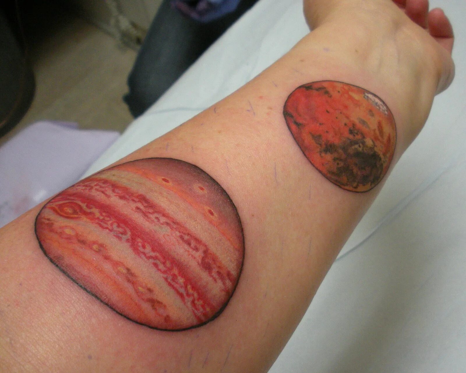 Тату планеты. Mars tattoo. Mars tattoo. Планета юпитер эскиз тату. Планета юпитер тату.