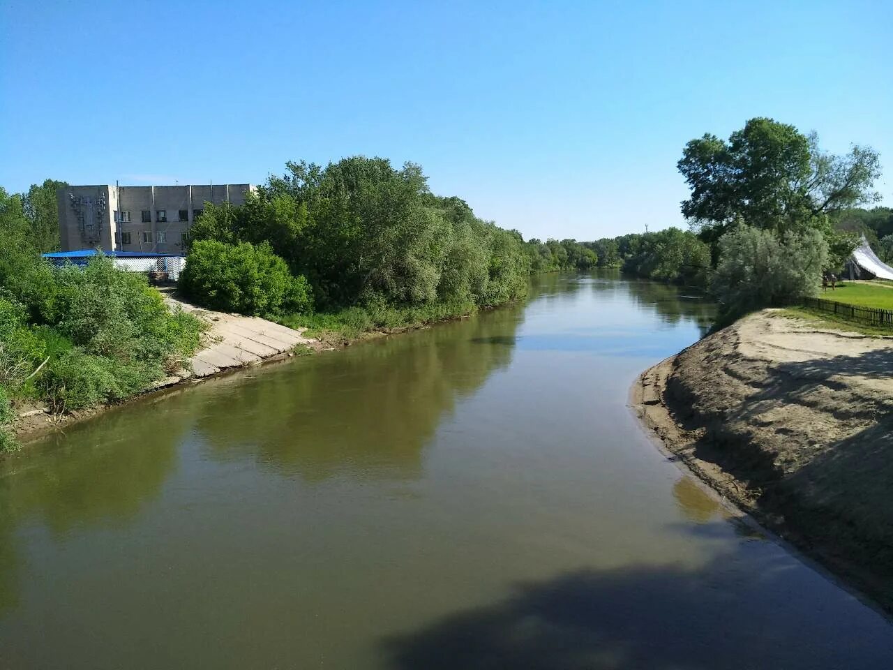 Алей 2. Река алей в Рубцовске. Река алей Алтайский край. Река алей Алтайский край Алейск. Рубцовск набережная реки алей.