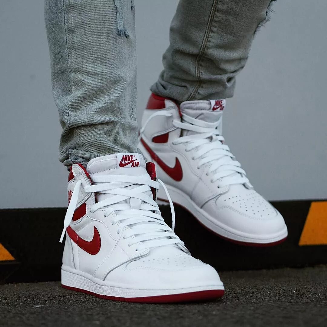 Air jordan 1 hi flyease. Air jordan высокие. Nike air jordan 1 1985. Nike air jordan 1. Nike jordan 1.