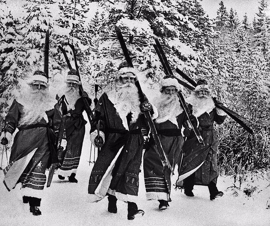 Ленинград дед мороз. Новый год в СССР. Новый год 1935 год. Советский дед Мороз. Дед Мороз 1930 годы.