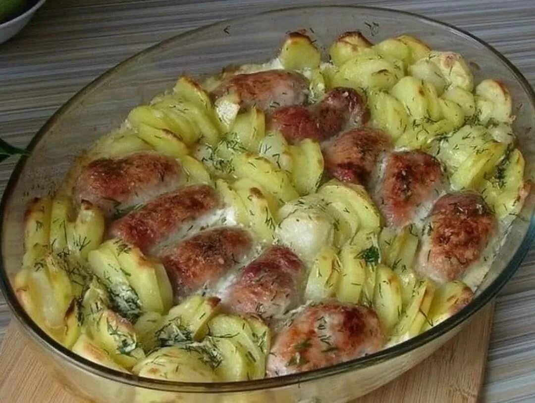 Что можно приготовить в духовке быстро. Мясные рулетики с картошкой в сливках. мясные рулетики с картофелем в духовке.. мясной рулет с картошкой в духовке. картошка с мясными рулетиками в духовке.
