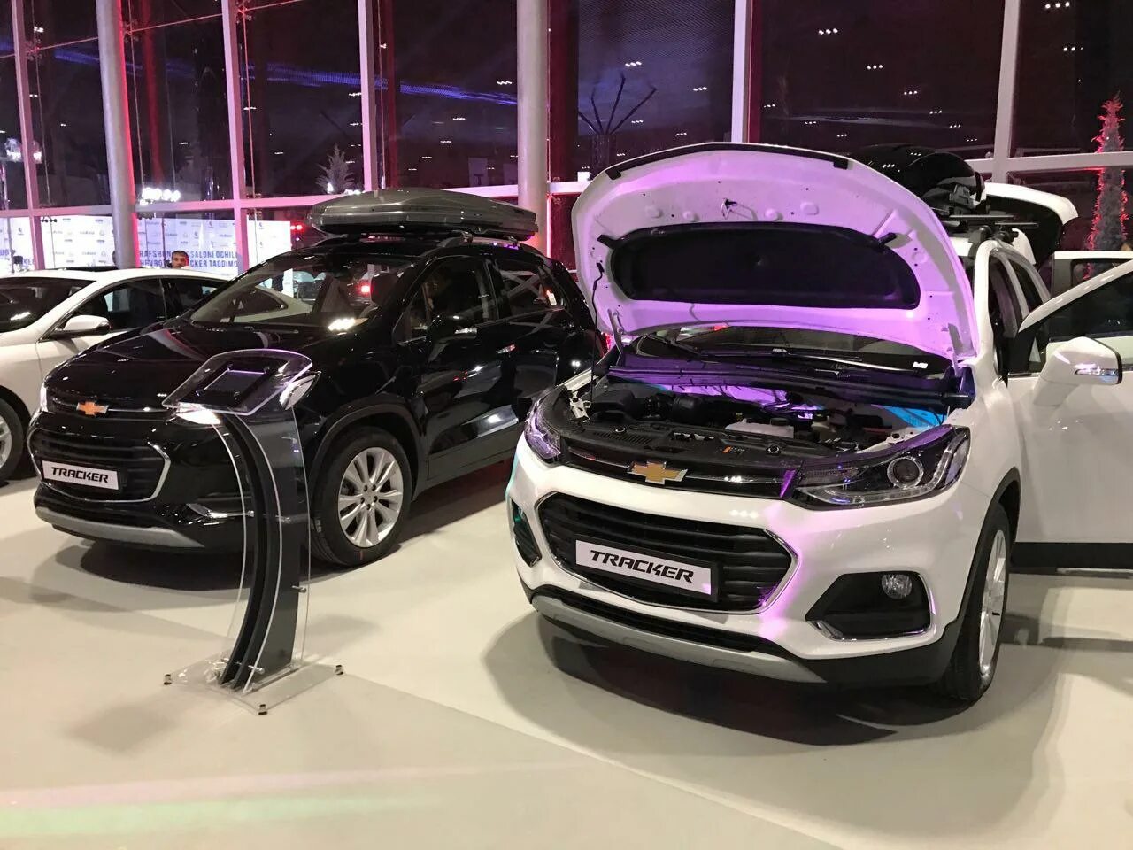 Avto savdo. Chevrolet Tracker 2022. GM Uzbekistan 2023. Автосалон Узбекистан ГМ. Onyx Chevrolet 2022.