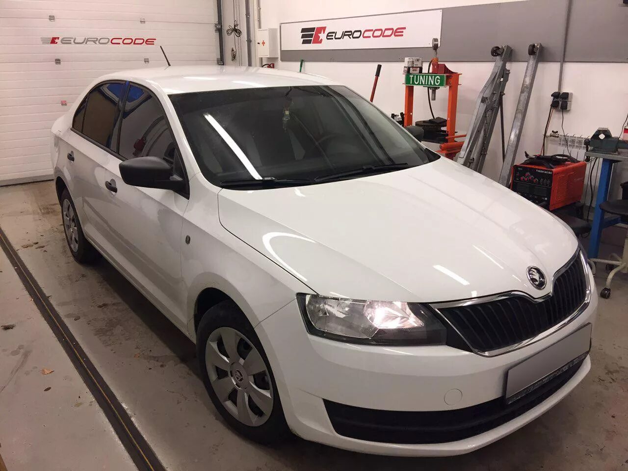 Skoda Rapid 1.6 Stage 1. CWVB Шкода Рапид. Тюнинг Шкода Рапид 2016 белая. Шкода Рапид 2016.