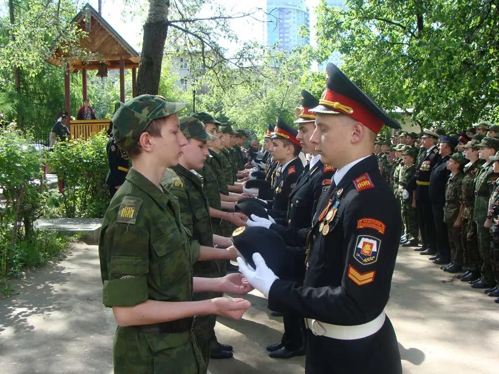 Первый московский кадетский корпус сайт. Кадетский корпус на Вучетича. КШИ 1 Оршанская. Первый Московский кадетский корпус. Последний звонок в кадетском корпусе.