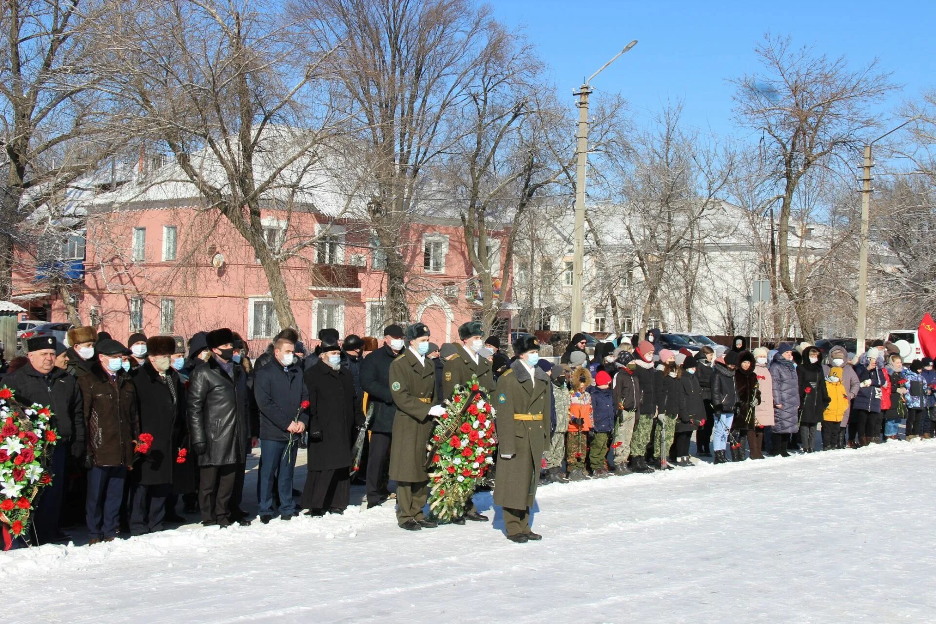 Погода в гуково. Площадь Победы город Гуково. Гуково 2014. Протоиерей Виктор Юрчак. Гуково погибшие солдаты.