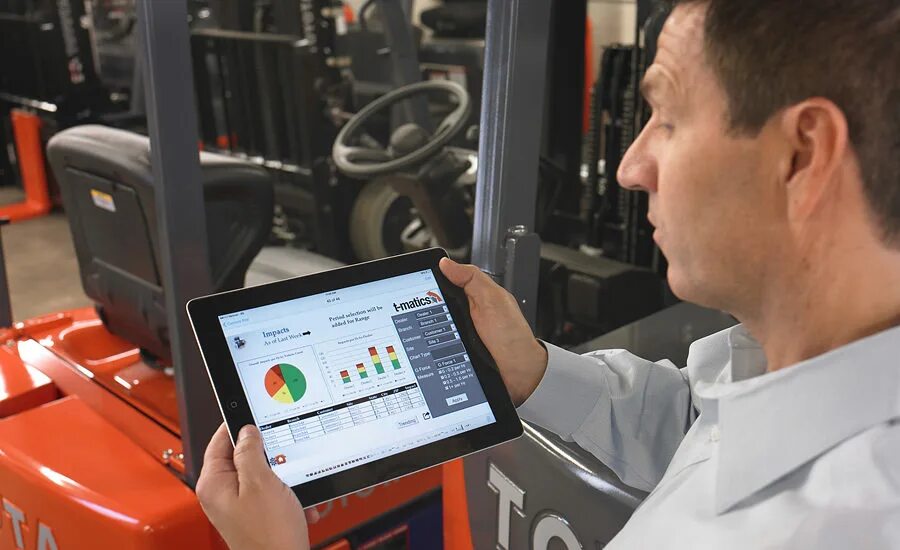 Forklift Telematics Systems. 816r Columbus Toyota Industrial Equipment. Тач Телематикс на стенде. Ar-based Training System developed by Toyota.