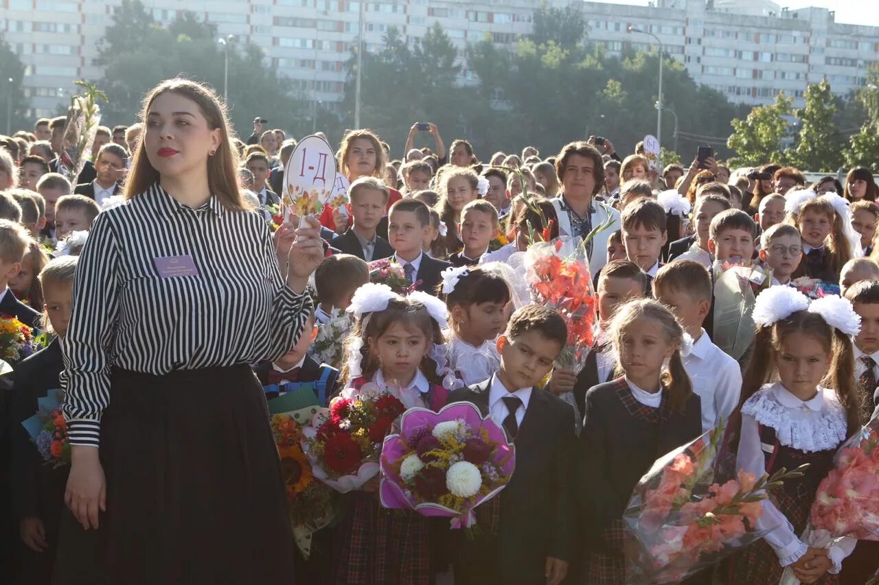 Санкт петербург школа 110. 110 Школа Выборгского района Школьная форма. Школа 110 на поэтическом. Школа 110 на поэтическом фото. 110 Школа Санкт-Петербург 1 класс.