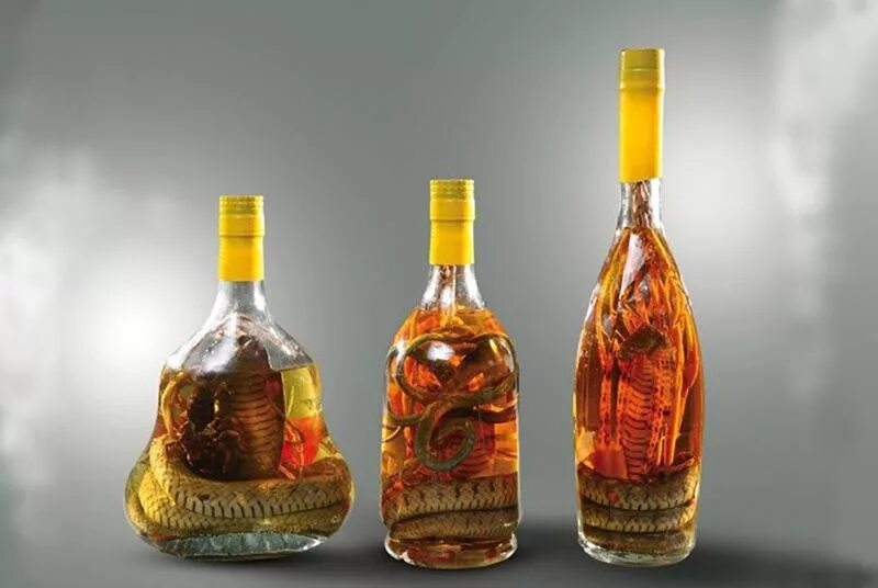 Настойка на змее. Snake Wine Вьетнам. Змеиное вино (Вьетнам).