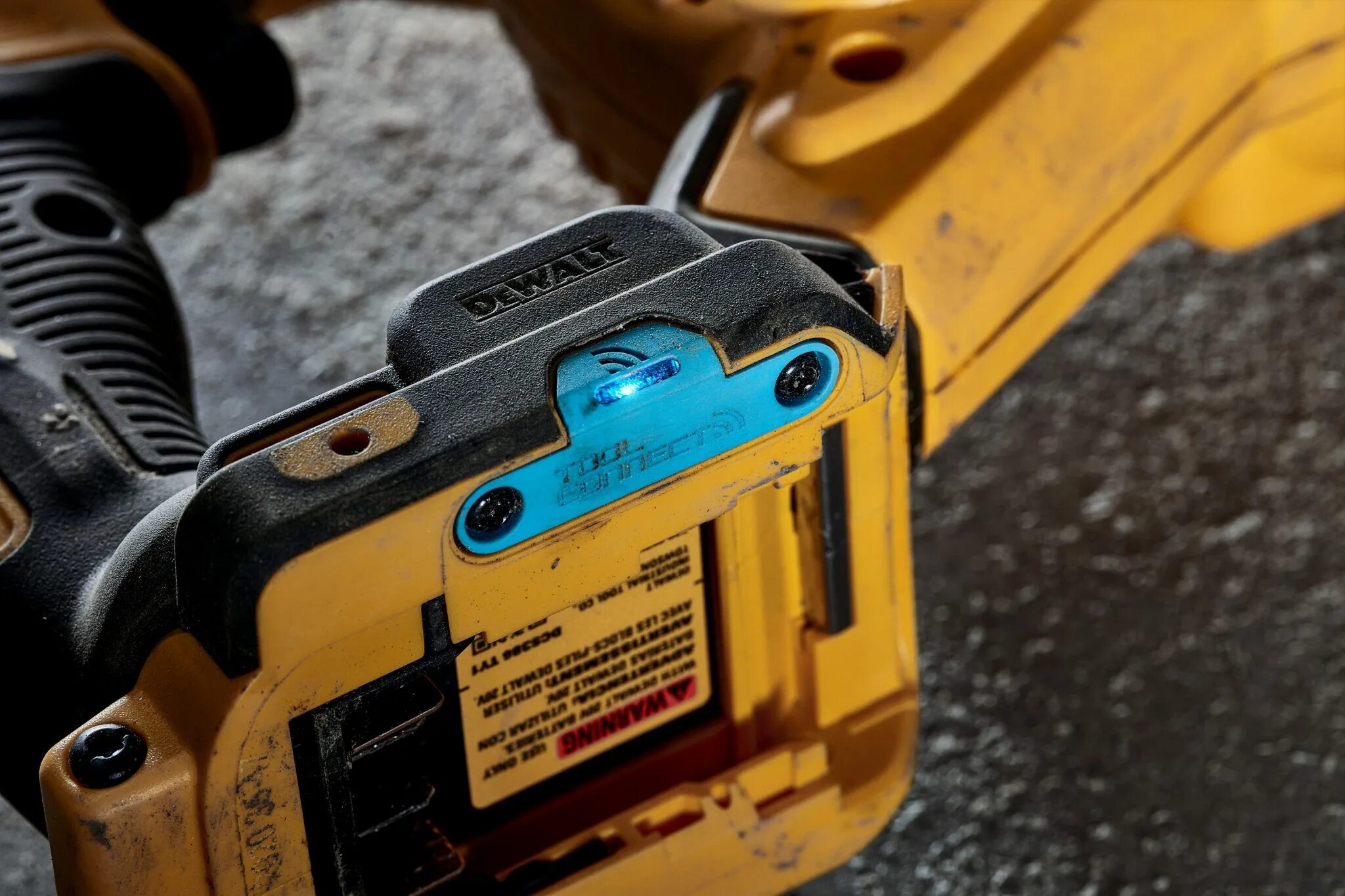 Connect tool. DEWALT Tool connect.. DEWALT dcg416. Tool connection Chip DCE 042. DEWALT Tool connect tag.