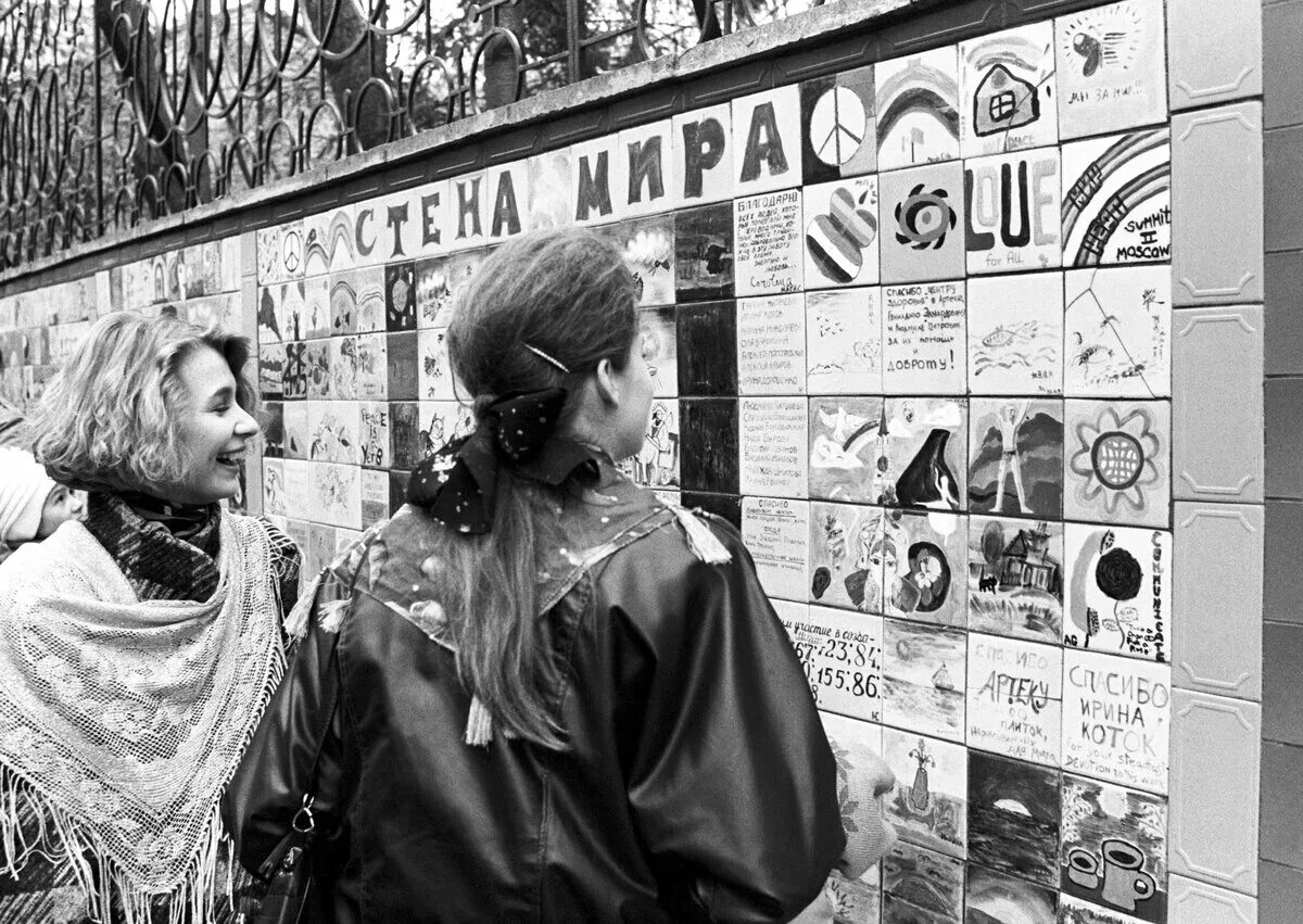 Арбатские имена. Старый Арбат 1990. Хиппи на Арбате.