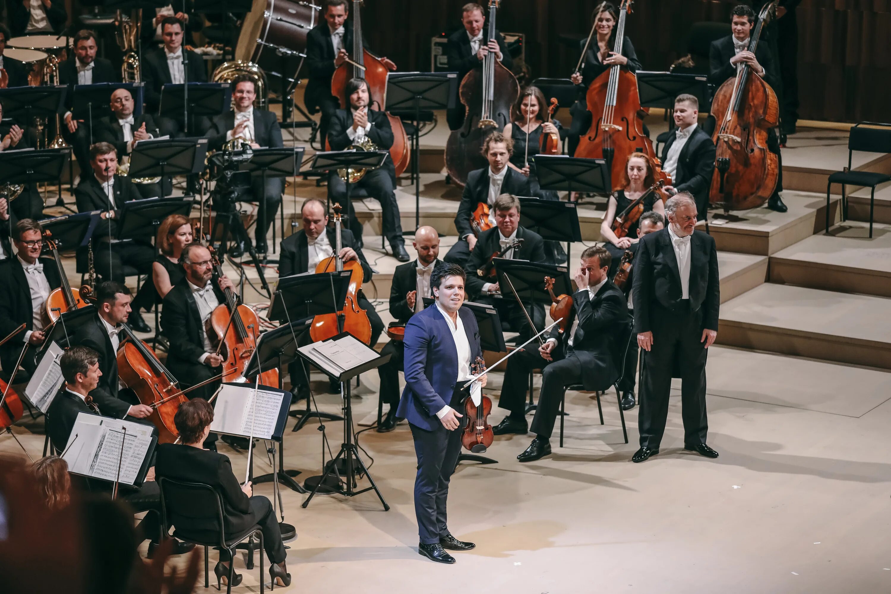 Камолиддин уринбаев консерватория. Симфонический оркестр красноярской филармонии. Академический симфонический оркестр московской филармонии. Дирижёр симфонического оркестра гергиев. Новосибирский академический симфонический оркестр.