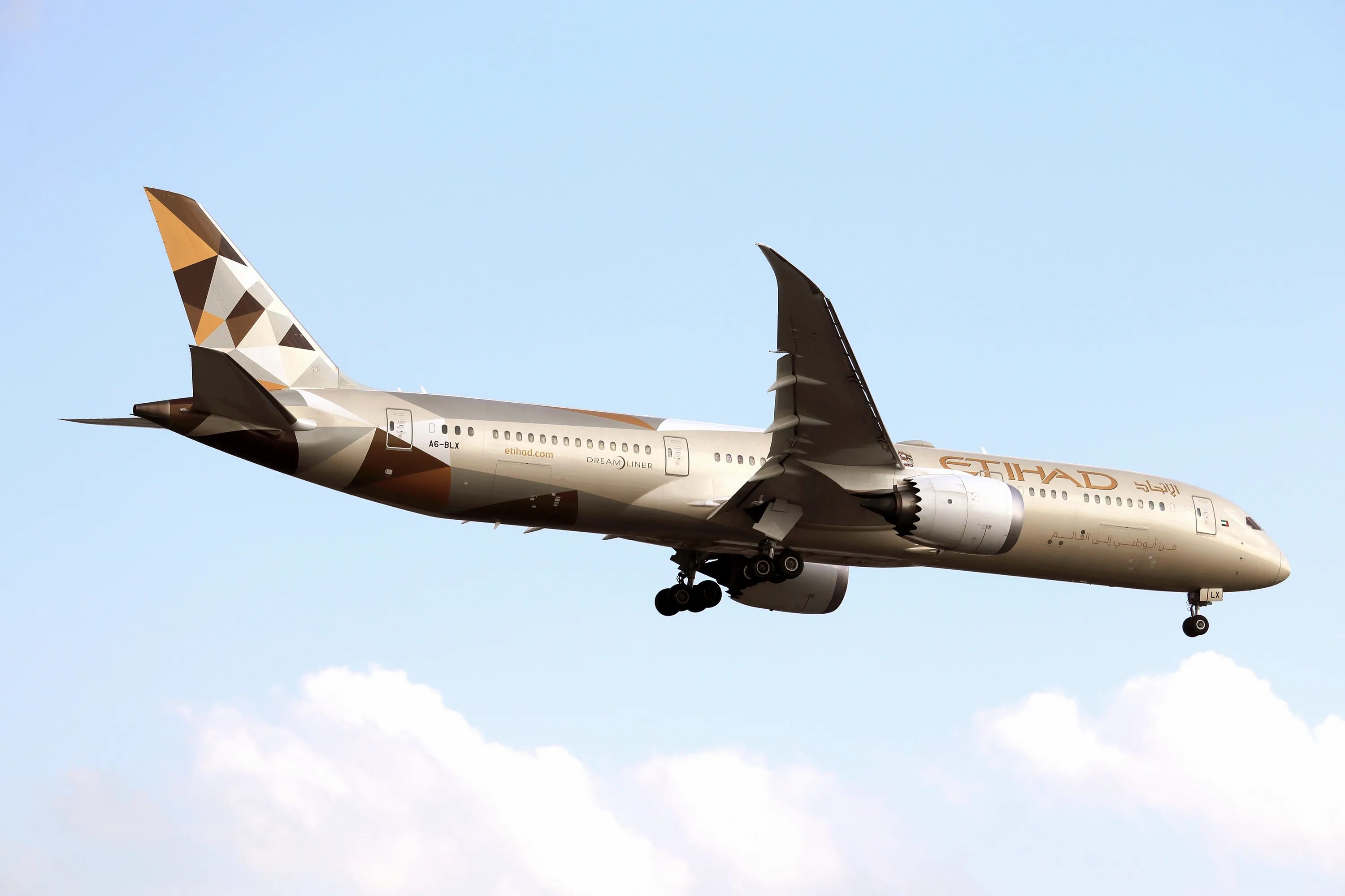 Этихад в москве телефон. Этихад в москве телефон. Авиакомпания оаэ etihad airways. A380 etihad. A380 etihad.