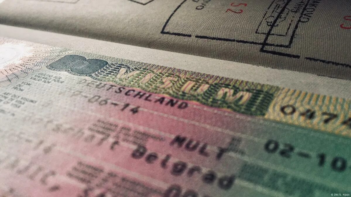 Визы в германию на год. Виза в германию. Визы в германию на год. Национальная виза в германию. Студенческая виза в германию.