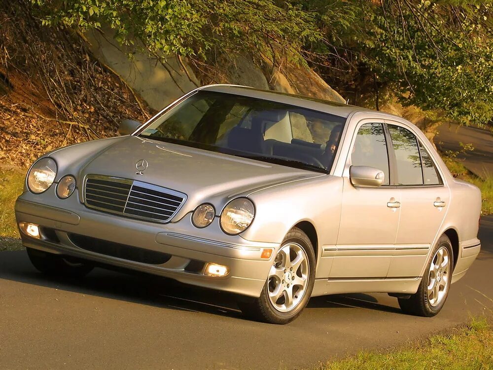 Мерседес бенц 2000 года. Mercedes Benz e320 w210. Mercedes-Benz e-class 2000. Mercedes Benz e320 2000. Мерседес е320 2002.