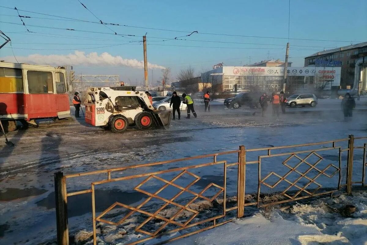 Улан удэ холодно вода. Улан Удэ затопило. Улан-Удэ 2004. Авария на водопроводных сетях.