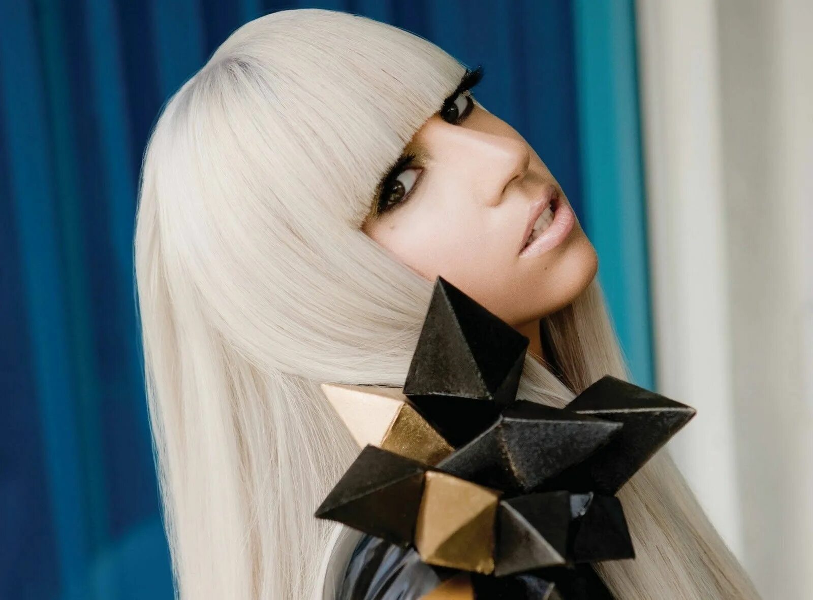 Леди гага дэнс. Леди Гага. Эльвира Невредимова. Lady Gaga face. Леди Гага фотосессии Pokerface.