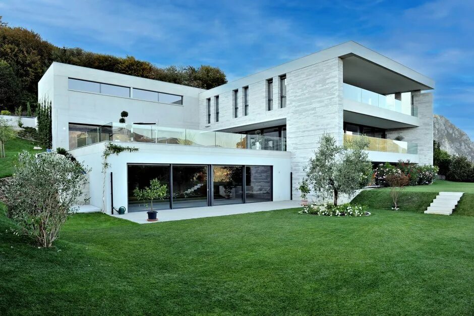 Красивый загородный домик. Вилла сенар в швейцарии. Дом сустек. Стоун-хаус усадьба. Красивый дом вилла в италии модерн хаус.