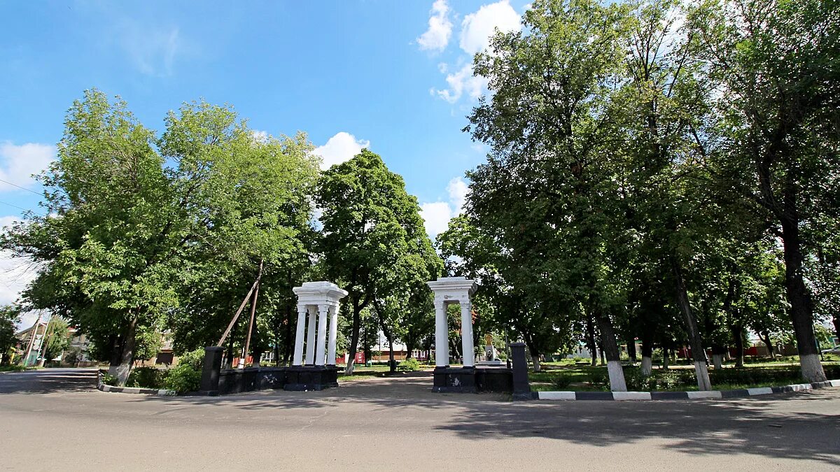 Мичуринск парк Тамбовская. Сквер Рората Мичуринск. Улица Марата Мичуринск парк. Сквер на Марата г. Мичуринск. Сайт мичуринска тамбовской области