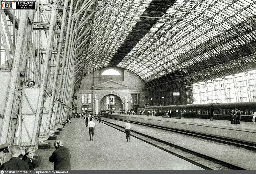 Включи старая станция. Киевский вокзал в Москве Шухов. Киевский вокзал в Москве 19 век. Дебаркадер Киевского вокзала Шухов. Киевский вокзал 1914.