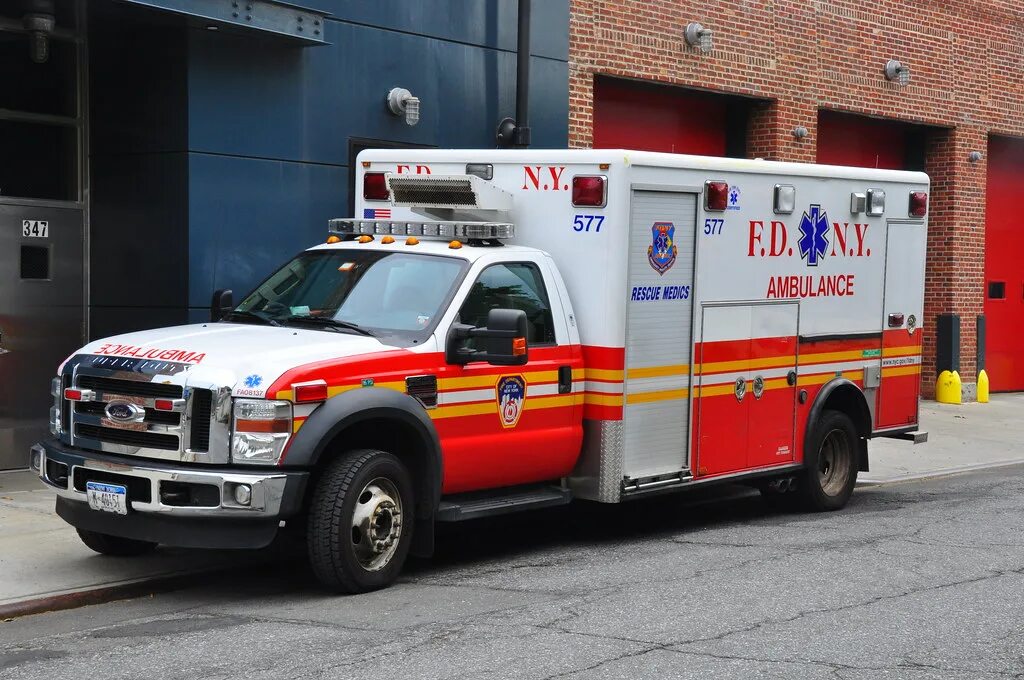 Ford e350 Ambulance FDNY. Rescue Ambulance FDNY. FDNY ems Ambulance. Rescue medic FDNY.