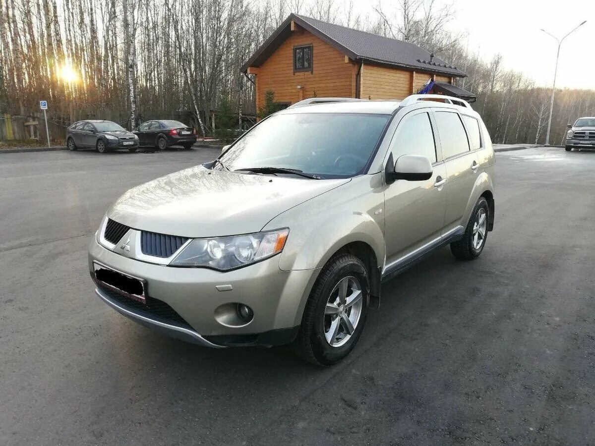 Митсубиси Аутлендер 2008. Mitsubishi Outlander 2 2008. Mitsubishi Outlander 2008 года. Аутлендер 2008 бежевый.