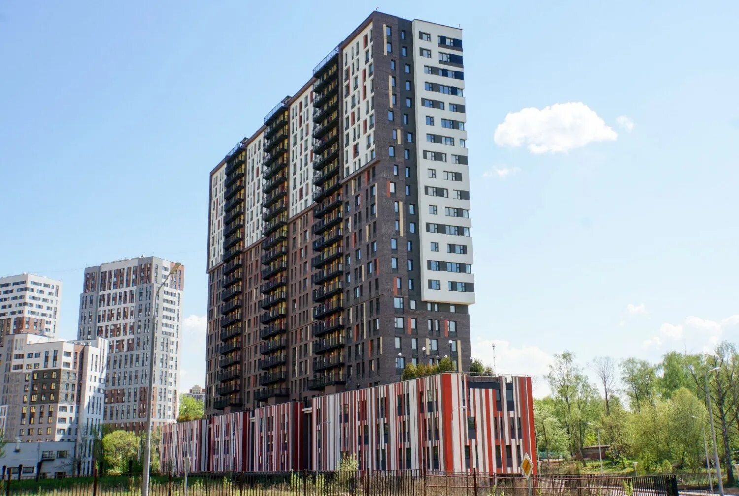 Квартиры в москве в районе коммунарка. Жк эдальго в коммунарке. жк гарден парк эдальго. крост гарден парк. жк легенда коммунарка.