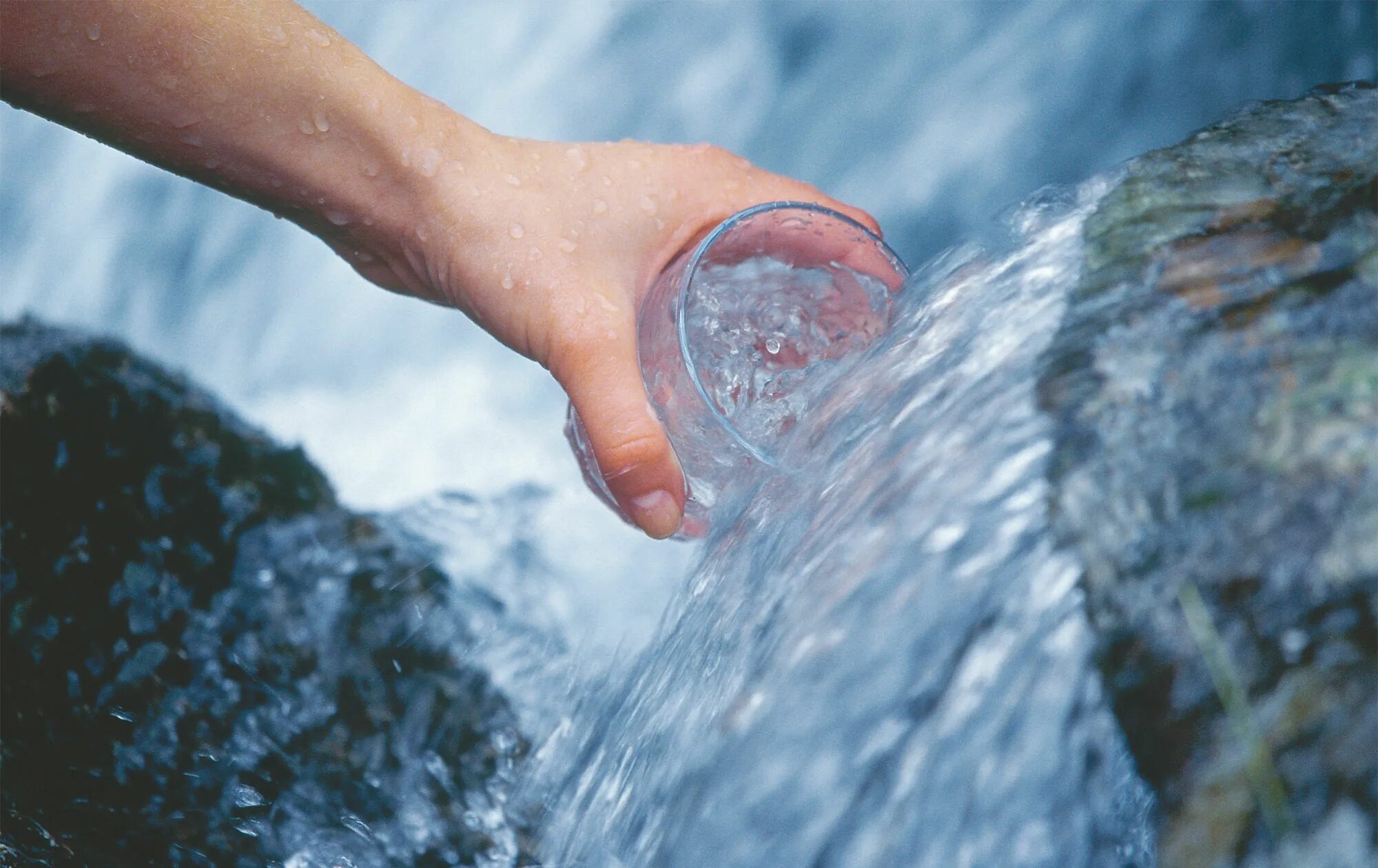 Источник воды. Чистая вода. Вода чистый источник. Чисата Шода. Вода используется широко