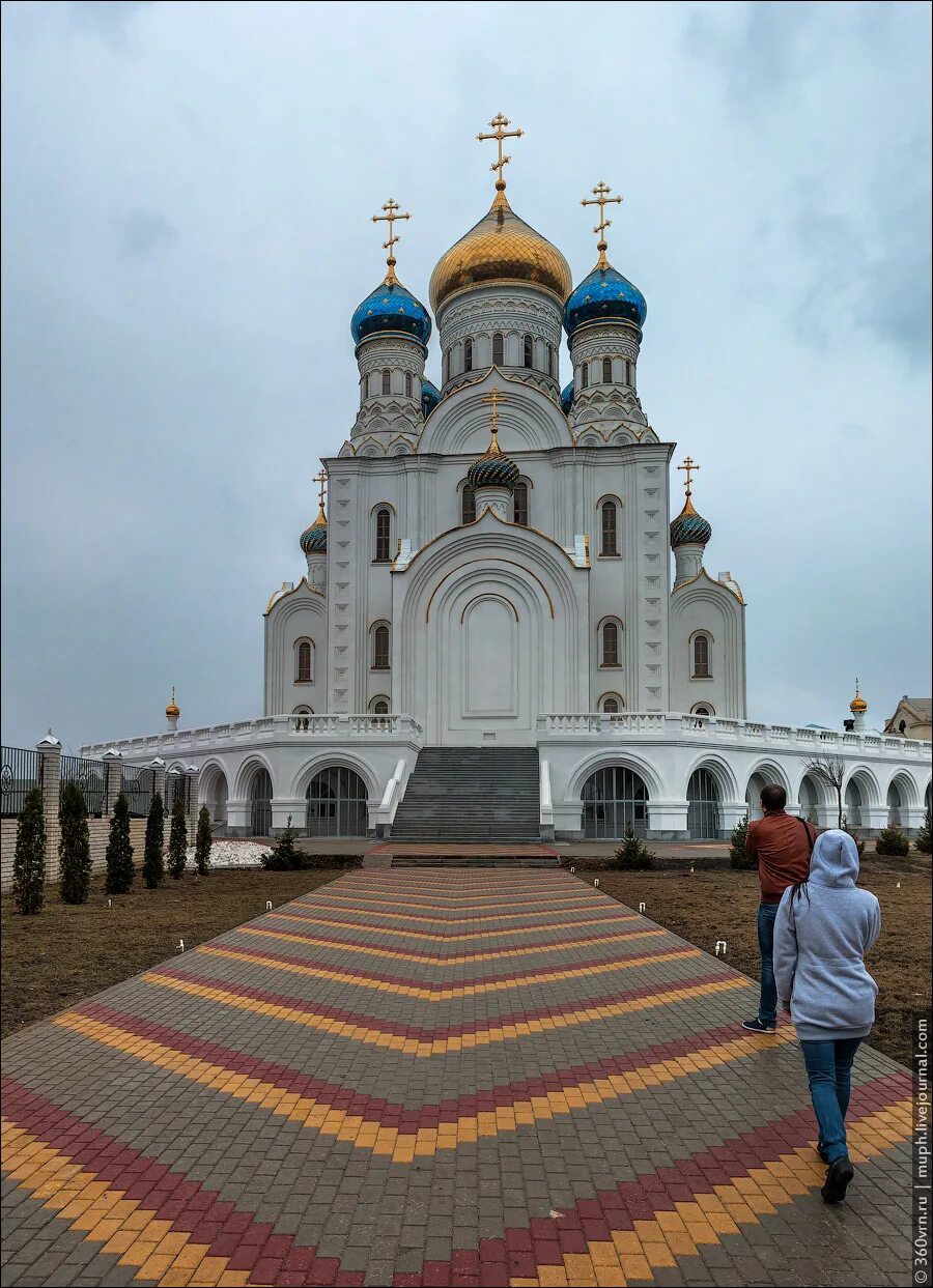 Лиски рф. Лиски Воронежская область. Красивый храм в городе Лиски Воронежской области. Воронеж город Лиски Церковь.