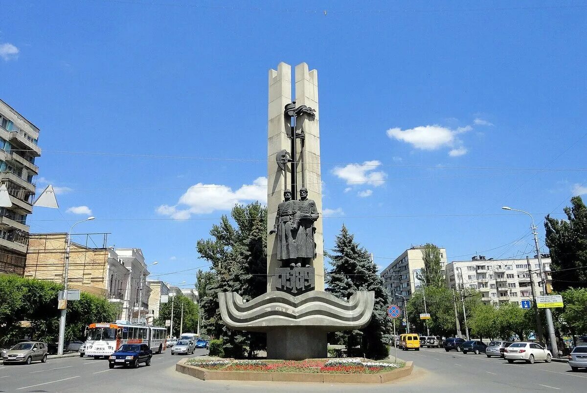 Памятник мамаев курган в волгограде. Мамаев курган волгоград. Волгоград памятник основателям города. Сих волгоград. Волгоград город герой памятники.