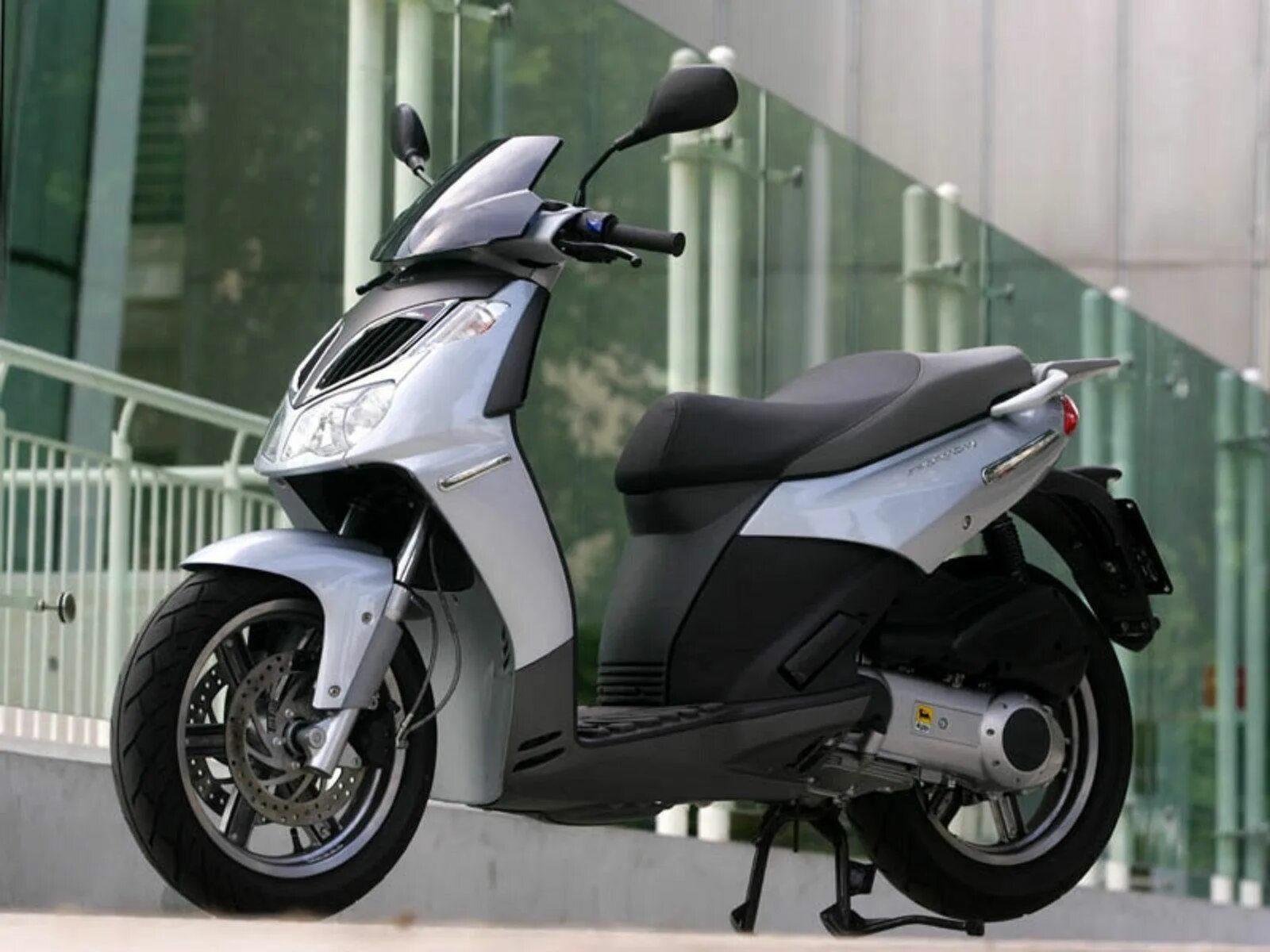 2х тактные скутеры. Aprilia Sportcity 200. Априлия 250 скутер. Aprilia Sportcity 250. Априлия спорт Сити 200.